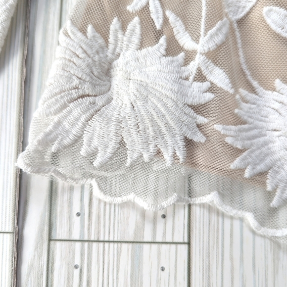 Here Comes the Sun Floral Lace Crop Top with Nude Panel in White Size Small - Picture 8 of 8